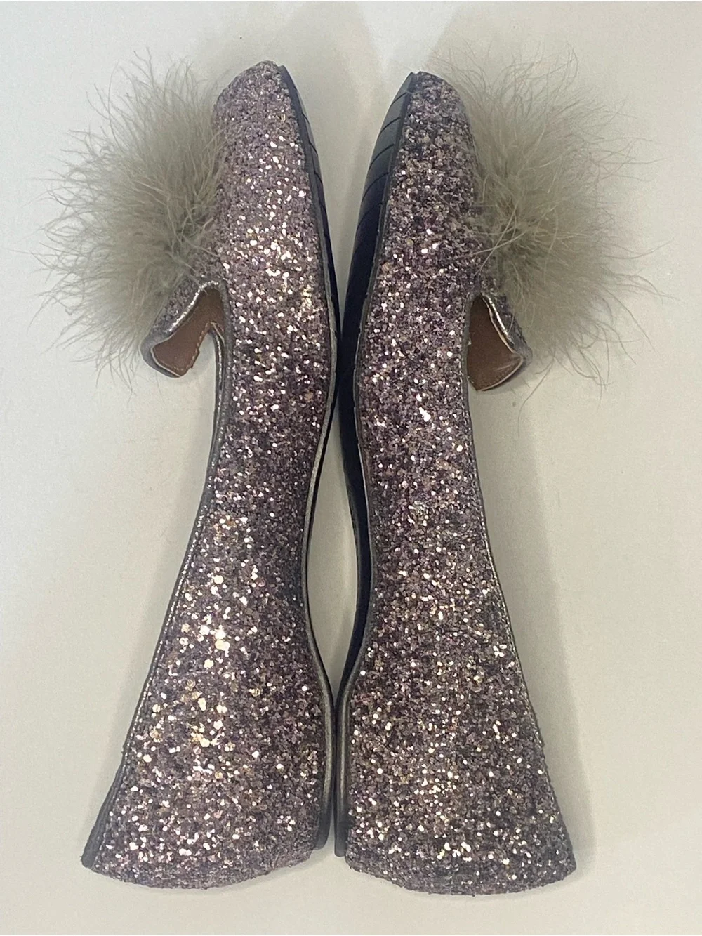 Kenneth Cole Reaction Gen-ie Bottle Size 10 Glitter Pom Pom Feather Flats